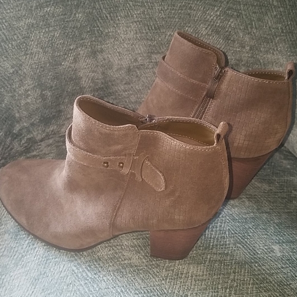 🎉Make an offer Olive Green Boot - Picture 4 of 6